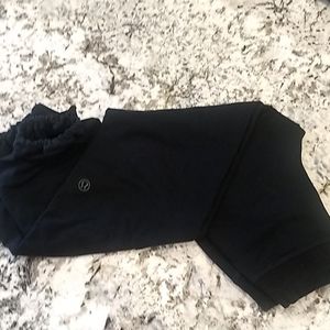 Athletic pants with drawstring waist